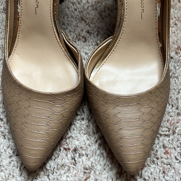 Heels - Picture 2 of 8